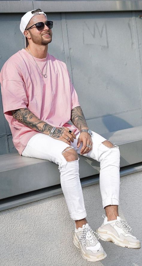 #summeroutfits #mensfashion #OOTD #mensoutfits #summer #style #fashion Pink Tshirt Outfit, White Pants Outfit, Mens Summer Outfits, Men With Street Style, Pastel Outfit, Men In Black, Men Fashion Casual Outfits, Summer Outfits Men, Tshirt Outfits