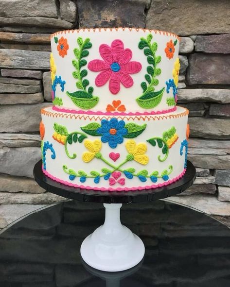 11 Pasteles mexicanos tan bellos que merecen un premio y 11 que nos quieren hacer llorar con su fealdad Mexican Cakes, Mexican Cake, Mexican Birthday Parties, Fiesta Cake, Fiesta Birthday Party, Mexican Birthday, Fiesta Theme Party, Torte Cupcake, Mexican Party Theme