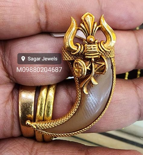 Tiger Nail Pendant Design For Men In Gold, Tiger Nail Pendant Design, Gold Pendants For Men, Nails Pendant, Gold Necklace For Men, Locket Design, Antique Necklaces Design, Antique Gold Jewelry Indian, Fancy Jewelry Necklace