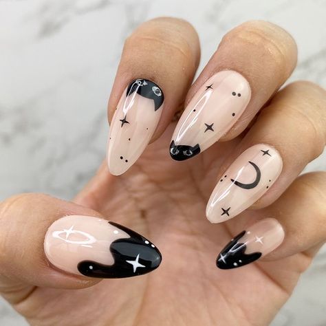 Bat Nails, Black Halloween Nails, Unghie Nail Art, Witchy Nails, October Nails, Halloween Cute, Cat Nails, Halloween Nail Designs, Nail Art Ideas