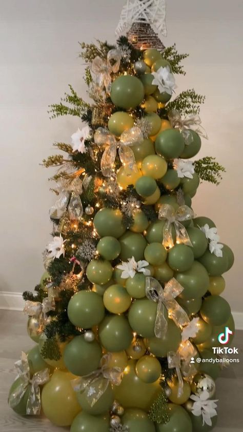 Christmas tree with balloons! | Balloon decorations, Christmas decorations, Elegant christmas trees Christmas Tree With Balloons, Tree With Balloons, Frozen Christmas Decorations, Elegant Christmas Tree Decorations, Christmas Balloon Decorations, Deco Ballon, Elegant Christmas Trees, Creative Christmas Trees, Christmas Balloons