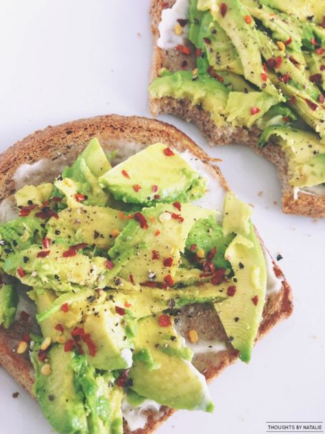 Cooking for college dorm-dwellers doesn't have to be difficult. You can whip up these recipes before class, in between classes or for a late night study session. Late Night Snack, Trendy Food, Avocado Toast Recipe, College Meals, Think Food, Chili Flakes, Avocado Recipes, Toast Recipes, Quick Snacks