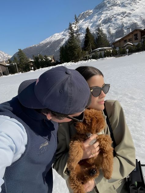 Elissa Sussman, Love In Winter, Cosy Fashion, Old Money Winter, Paris Couple, Mountains Aesthetic, Couples Hugging, Barbie Images, Couple Goal