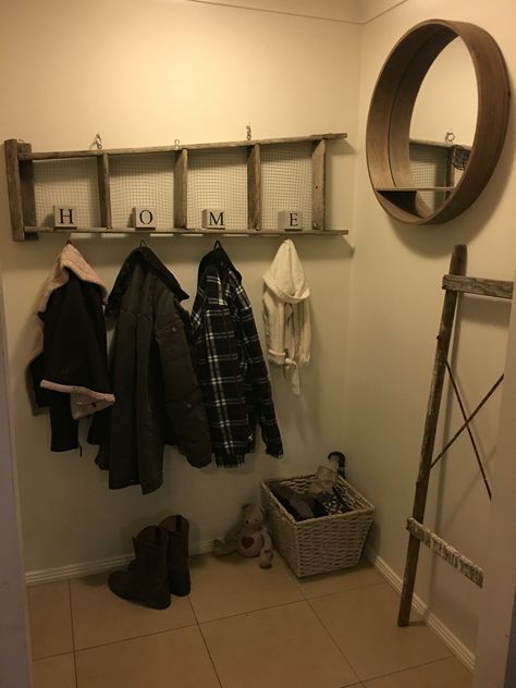 Vintage ladder coat rack Diy Purse Rack, Ladder Coat Rack, Farmhouse Antique Decor, Mud Area, Entryway Coat Hanger, Coat And Shoe Storage, Coat Rack Entryway, Hallway Ideas Diy, Future Farmhouse