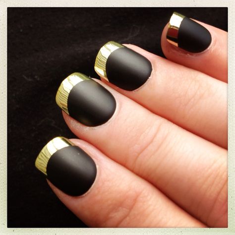 Black and gold nails Gold Tip Nails, Gold French Tip, Black French Nails, Black Gold Nails, Natural Nail Art, Gold Nail Designs, Matte Black Nails, Matte Nails Design, Black Gold Jewelry