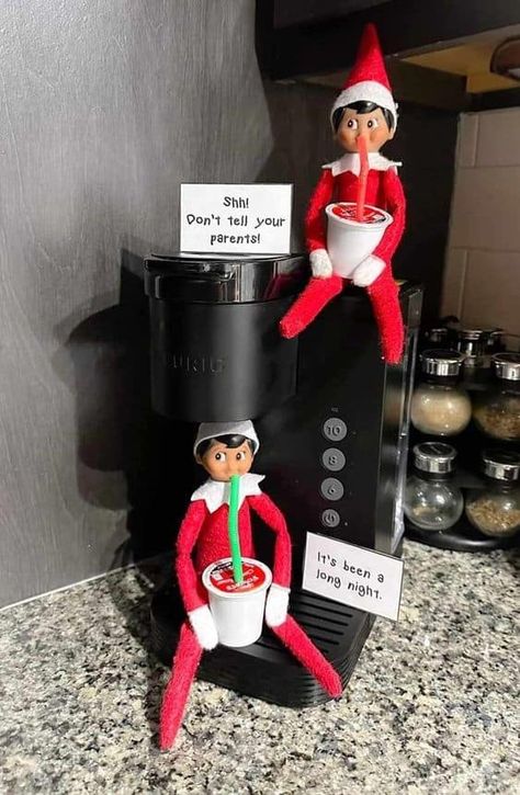 25 Clever Elf on the Shelf Ideas » Lady Decluttered Elf On The Shelf Scenes, Elf On The Shelf Office, Cool Christmas Decorations, Elf Shelf Arrival, Elf On The Shelf Pet Ideas, Elf Things, Elf 2024, Wet Bandits, Funny Elf On The Shelf