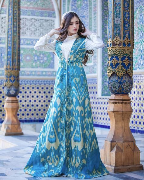 Uzbekistan Clothing, Uzbek Girl, Uzbekistan Girl, Uzbek Clothing, Persian Dress, National Clothes, National Dress, Sleeves Designs For Dresses, Teal Dress