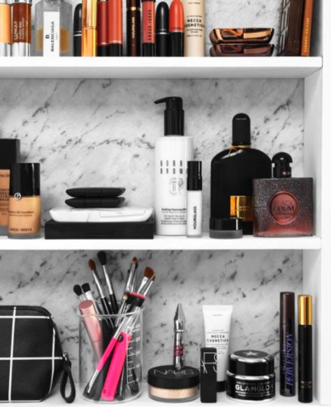 This is How People Really Shop For Beauty Products in 2017 http://fashionista.com/2017/05/beauty-products-packaging-shopping-habits?utm_campaign=crowdfire&utm_content=crowdfire&utm_medium=social&utm_source=pinterest Diy Makeup Organizer, Ikea Makeup, Vanity Bedroom, Diy Organizer, Makeup Organization Diy, Makeup Storage Organization, Makeup Organization Vanity, Medicine Organization, Vanity Organization