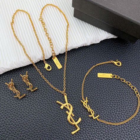 Capsule Wardrobe Jewelry, Ysl Jewelry, قلادات متدلية, Van Cleef And Arpels Jewelry, Fancy Jewelry Necklace, Luxe Jewelry, Dior Jewelry, Stand Out From The Crowd, Classy Jewelry