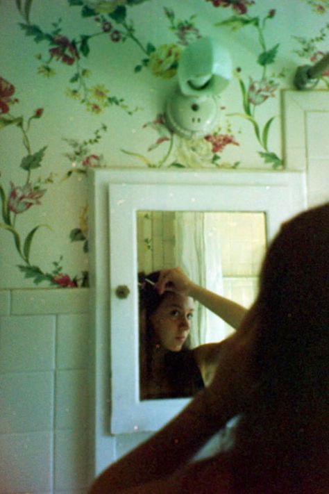 Film Bathroom Photography, Vintage Mirror Photography, Bathroom Film Photography, Bathroom Photoshoot Ideas Mirror, Someone Looking In The Mirror, Expired Film Photography, Looking In The Mirror Photography, Women Looking In Mirror, Bathroom Mirror Photoshoot