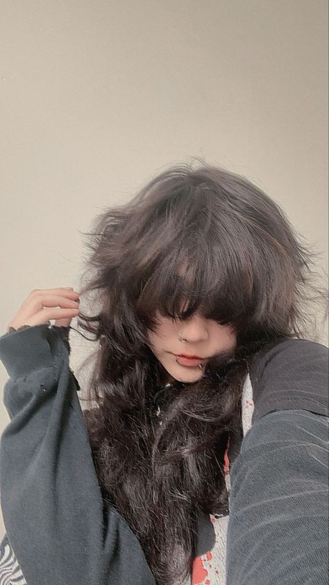 Hair That Covers Eyes, Floofy Hair Drawing, Angel Cut With Layers, Fluffy Hair Drawing, Short Grunge Hair, Fesyen Rambut, Hair Inspiration Short, Hair Stylies, Alternative Hair