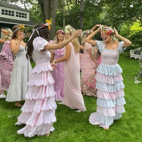 Day dreaming of the garden party 🧺🪻🌸 Everything Pink Aesthetic, Sarah Oh, Amy Jane London, Pink Matcha, Dress Coquette, Drink Matcha, Aesthetic Vlog, Tea Party Attire, Pretty Bathroom