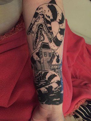 Beetlejuice Tattoo, Tim Burton Tattoo, Spooky Costumes, Theme Tattoo, Spooky Tattoos, Halloween Tattoo, Horror Tattoo, Halloween Tattoos, Custom Tattoo Design