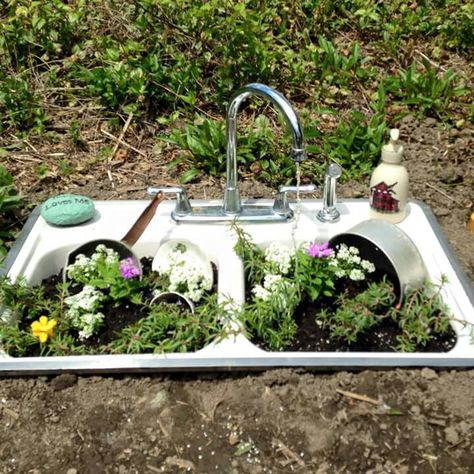 Sink planter Sink Planter Ideas, Chicken Coop Landscaping, Coop Landscaping, Garden Sink, Planters Ideas, Old Sink, Goddess Vibes, Flower Garden Ideas, Outdoor Decor Ideas