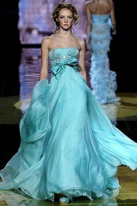 ;-) Mode Glamour, Collection Couture, Woman Walking, فستان سهرة, Evening Dresses Elegant, Couture Gowns, Designer Gowns, Gorgeous Gowns, Elie Saab