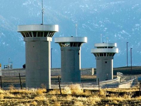 El Chapo arrives at federal Supermax prison in Colorado Supermax Prison, Colorado Scenery, Prison Cell, Federal Prison, Correctional Officer, Amnesty International, House Diy, Dark Angel, Cool Stuff