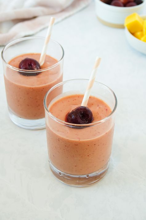 Cherry Smoothie Recipes, Peanut Butter Toast, Cherry Smoothie, Refreshing Snacks, Filling Snacks, Balanced Breakfast, Filling Food, Pineapple Smoothie, Fiber Rich Foods