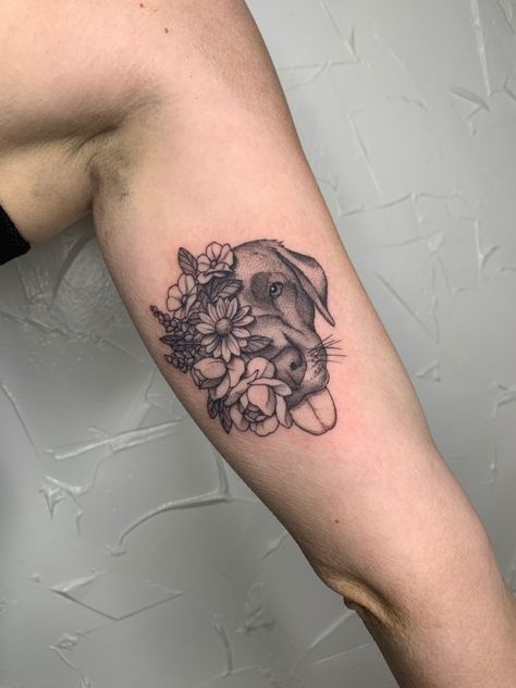 Tattoo Perro, Jeep Tattoo, Tattoo Dainty, Tattoos Dog, Dog Portrait Tattoo, Small Dog Tattoos, Dog Tattoo Ideas, Tribute Tattoos, Dog Memorial Tattoos