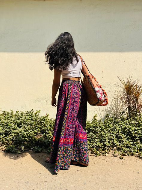 Boho College Outfit, Causal Outfits For Women Indian, Boho Indian Outfits, Boho Outfits Indian, Elegant Fashion Outfits, Casual Indian Fashion, Casual College Outfits, Desi Aesthetic, Desi Fashion Casual