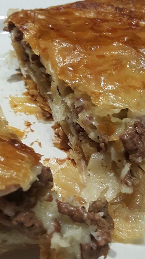 Meat Burek Recipe, Bosnian Burek, Macedonian Recipes, Beach Bakery, Burek Recipe, Croation Recipes, Balkan Food, Albanian Recipes, Macedonian Food