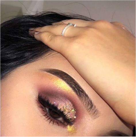 Gorgeous @_annabarrera using our Crown Rose Gold Eyeshadow Collection! Types Of Makeup Looks, Gold Eyeshadow Palette, Rose Gold Eyeshadow, Eyeshadow Tips, Eyeshadow Collection, Gold Eyeshadow, Types Of Makeup, Younique Makeup, Makeup On Fleek