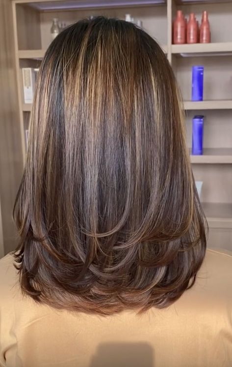 Layer Haircut, Sleek Short Hair, Haircuts For Medium Length Hair, Brunette Hair With Highlights, Hairstyles For Layered Hair, Shoulder Length Hair Cuts, Haircuts For Medium Hair, Haircuts Straight Hair, Hair Color And Cut