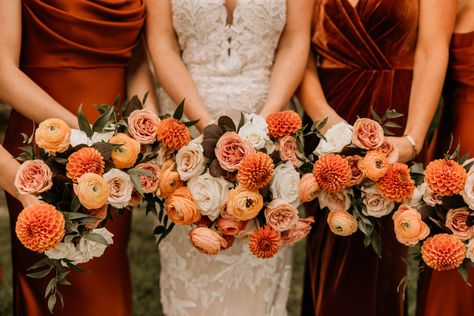 Griffin Wedding | 10.01.22 | Photography by Alaina Elizabeth Photo Fall Bridal Bouquet October, Dahlia Bridal Bouquet, Dahlia Wedding Bouquets, Fall Bridal Bouquet, Wedding Party Bouquets, Dahlias Wedding, Bridal Bouquet Fall, Bridesmaids Bouquets, Fall Wedding Bouquets