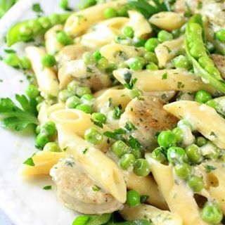 Food Alfredo, Chicken Peas Pasta, Chicken Peas Recipe, Orzo Dishes, Chicken Sausage Recipes, Chicken Alfredo Casserole, Pasta With Peas, Pasta Recipes Alfredo, Recipes Restaurant