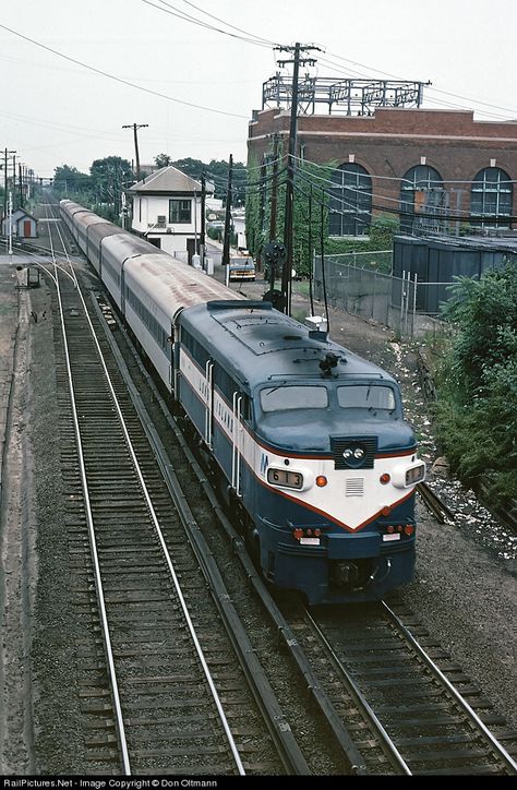 Railroad Images, Long Island Railroad, Railroad Art, Commuter Train, Steam Engine Trains, Railroad Pictures, Road Train, Covered Wagon, Railroad Photos