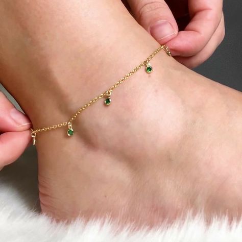 Ankle Bracelets Gold, Elegant Anklet, Silver Anklets Designs, Kids Gold Jewelry, Butterfly Anklet, Jewelry Product Shots, Anklet Designs, Clear Purses, Pretty Jewelry Necklaces