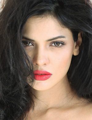 Sara Loren: Bio, Height, Weight, Age, Measurements – Celebrity Facts Sara Loren, Celebrity Facts, Hair With Bangs, Short Hair With Bangs, Pakistani Actress, Hairstyles Haircuts, Eye Black, Hairstyles With Bangs, Woman Face