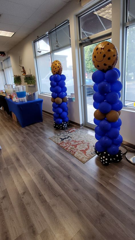 Cookie Monster Balloon Column, Cookie Monster Balloon Decorations, Cookie Monster Birthday Decorations, Cookie Monster Party Food, Cookie Monster Balloon Arch, Cookie Monster Birthday Party Ideas, Cookie Monster 1st Birthday Decorations, Cookie Monster Baby Shower Theme, Cookie Monster Centerpiece Ideas