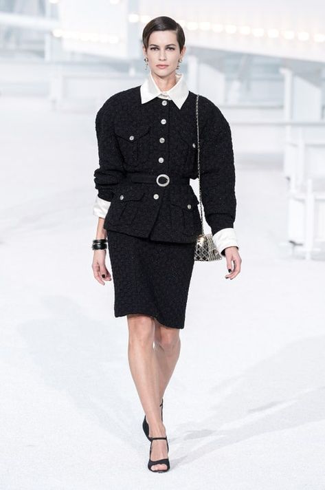 Chanel Spring 2021 Ready-to-Wear Collection | Vogue Chanel 2021, Tweed Outfit, Moda Chanel, Summer Runway, Chanel Runway, Mode Chanel, Moda Paris, Vogue Germany, Chanel Spring