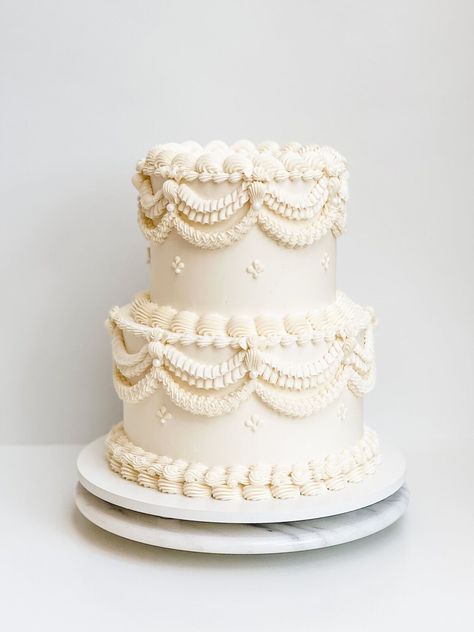 Two Tier Buttercream Cake, Gin Wedding, Wedding Cake And Cupcakes, 2 Tier Wedding Cakes, Bolo Vintage, Cotton Gin, Italian Wedding Cakes, Cake Photos, The Wedding Cake