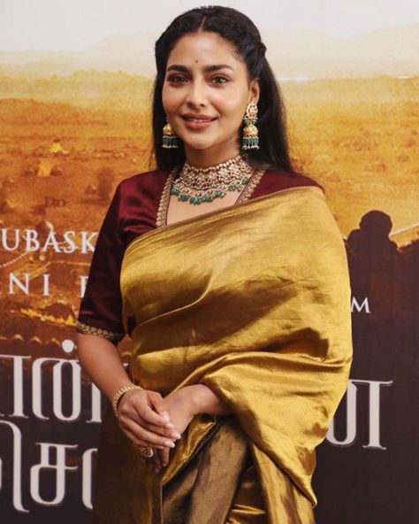 Golden Chanderi Saree, Aishwarya Lekshmi Ponniyin Selvan, Linen Blouse Designs For Saree, Aishwarya Lekshmi In Saree, Aishwarya Lakshmi Saree, Gold Saree Blouse Design, Golden Saree Look, Sari Outfits, Golden Silk Saree