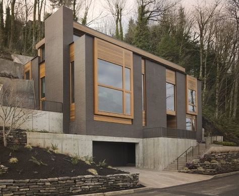 Mountainside House, House Built Into Hillside, Mid Century Modern Exterior, Slope House, Steel Frame House, Small Modern Home, Beach Home Decor, House Construction Plan, Colorado Homes