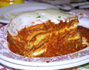 Buca Di Beppo Recipes, Homemade Meat Sauce, Confort Food, Copycat Restaurant Recipes, Starbucks Recipes, Lasagna Recipe, Italian Restaurant, Italian Food, Dessert For Dinner