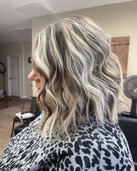 Hair Colors For Blondes With Blue Eyes, Brown Hair With Heavy Highlights, Partial Foil Placement, Hair Color To Blend With Gray Hair, Dark And Blonde Hair, Blonde With Dark Lowlights, Blonde Hair Color Ideas For Fall Winter, Black And Blonde Hair Ideas, Blonde And Brown Hair Color