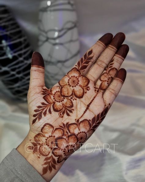 Front Mehndi, Beautiful Mehndi Designs, Short Mehndi Design, Latest Henna Designs, Mehndi Designs For Kids, Simple Mehndi Designs Fingers, Very Simple Mehndi Designs, Henna Tattoo Designs Simple, Mehndi Designs Front Hand