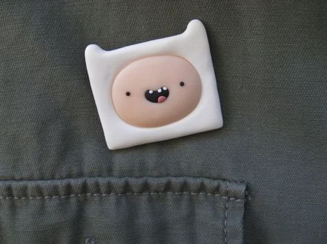 Finn the Human from Adventure Time polymer clay pin by Holly Jayne. Finn The Human Adventure Time, Finn From Adventure Time, Clay Moulding, Finn The Human, Tanah Liat, Cute Polymer Clay, Polymer Clay Miniatures, Modeling Clay, Cute Clay