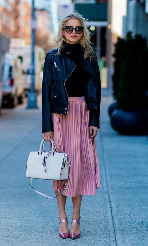 black-leather-jacket-and-pink-skirt via Rok Midi, Spring Skirt Outfits, Rok Outfit, Pleated Skirt Outfit, Skirt Diy, Pink Pleated Skirt, Adorable Outfits, Breakfast At Tiffany's, Mode Casual