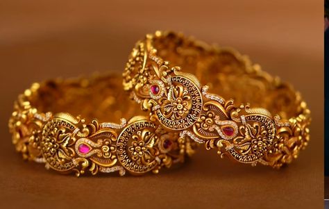 Gold Kade Designs For Women, South Indian Ring, Kangan Gold Bangle Set, Kangan Design, Gold Bangles Set, Gold Kangan, Pretty Gold Necklaces, Bangle Collection, Unique Gold Jewelry Designs