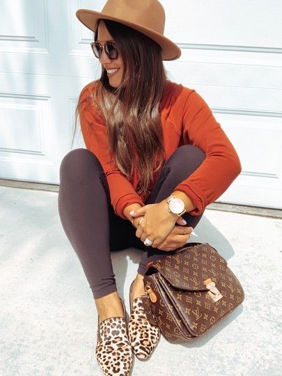 Orange Top Outfit, Orange Sweater Outfit, Zapatos Animal Print, Stile Blair Waldorf, Adrette Outfits, Burnt Orange Sweater, Cute Thanksgiving Outfits, Thanksgiving Outfit Women, Thanksgiving Outfit Ideas