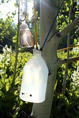 empty jug filled with water & plugged with golf tees.  Put in a sunny spot at your camping site! Camping Hand Washing Station, Poolside Ideas, Handwashing Station, Washing Station, Wash Station, Scout Camp, Girl Scout Camping, Hand Washing Station, Traveling Tips