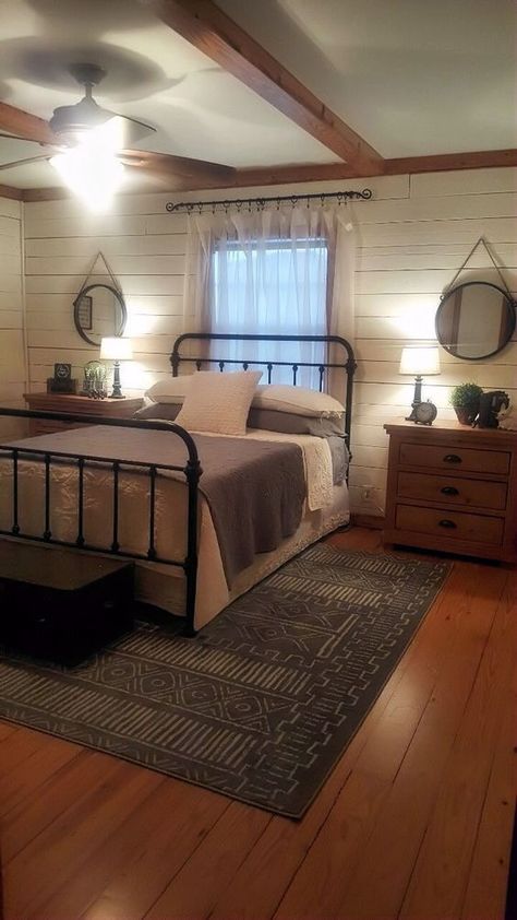 farmhouse master bedroom Rustic Bedroom Decor, Farmhouse Bedroom Decor, Spare Bedroom, Remodel Bedroom, Rustic Bedroom, Guest Bedrooms, Beautiful Bedrooms, Design Living, Design Case