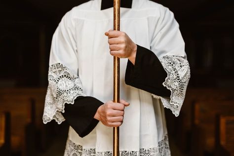 Altar Server, Parts Of The Mass, Latin Mass, Mary Catholic, Jesus Return, Master Of Ceremonies, Catholic Books, Just For Men, Eucharist