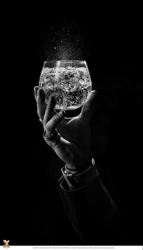 Cocktail Photography, Glass Photography, Restaurant Photography, Drink Photo, Bw Photography, Food Drink Photography, Still Life Photos, Photography Inspo, Photo Contest