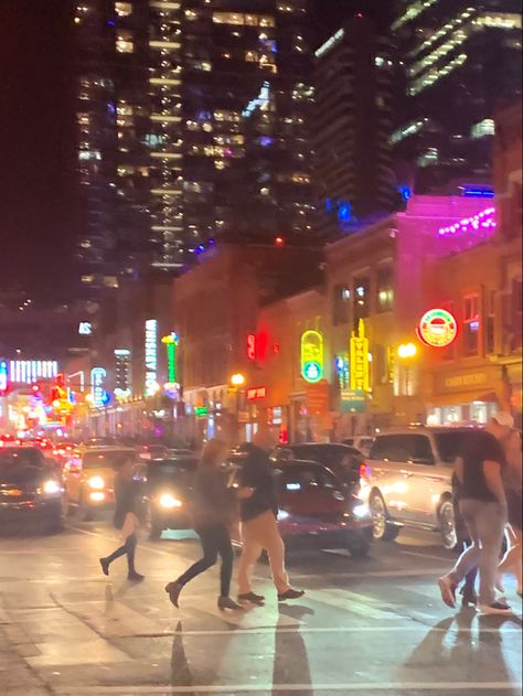 The bars on Broadway in Nashville at night. Lots of live music and alcohol everywhere 🎶 #nashville #honkytonk #countrymusic Nashville Airport, Nashville Broadway, Hot Dog Cart, Honky Tonk, Live Music, Nashville, Country Music, United States, Broadway