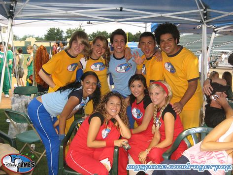 #adriennebailon #kielywilliams #jasondolley #andreaguasch #rogergonzález #brendasong #thedisneychannelgames #disneychannelgames #dcgames #disneychannel #disneyworld Jason Dolley, Kiely Williams, Disney Channel Games, Adrienne Bailon, Brenda Song, Disney Games, Group Halloween Costumes, 2000s Fashion, Disney Channel