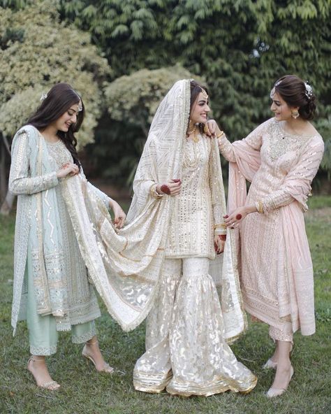 Engagement Dress For Bride Sister, Bride Sister Dress, Dress For Bride Sister, Bridal Gharara, Engagement Dress For Bride, Brides Sister, Nikah Outfit, Bride And Her Bridesmaids, Sisters Photoshoot Poses